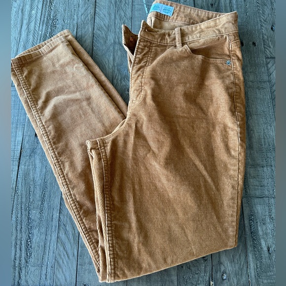 Old Navy Pants - 🛍️ $5 SALE - Old Navy Corduroy Pants, size 10. High rise, skinny fit.